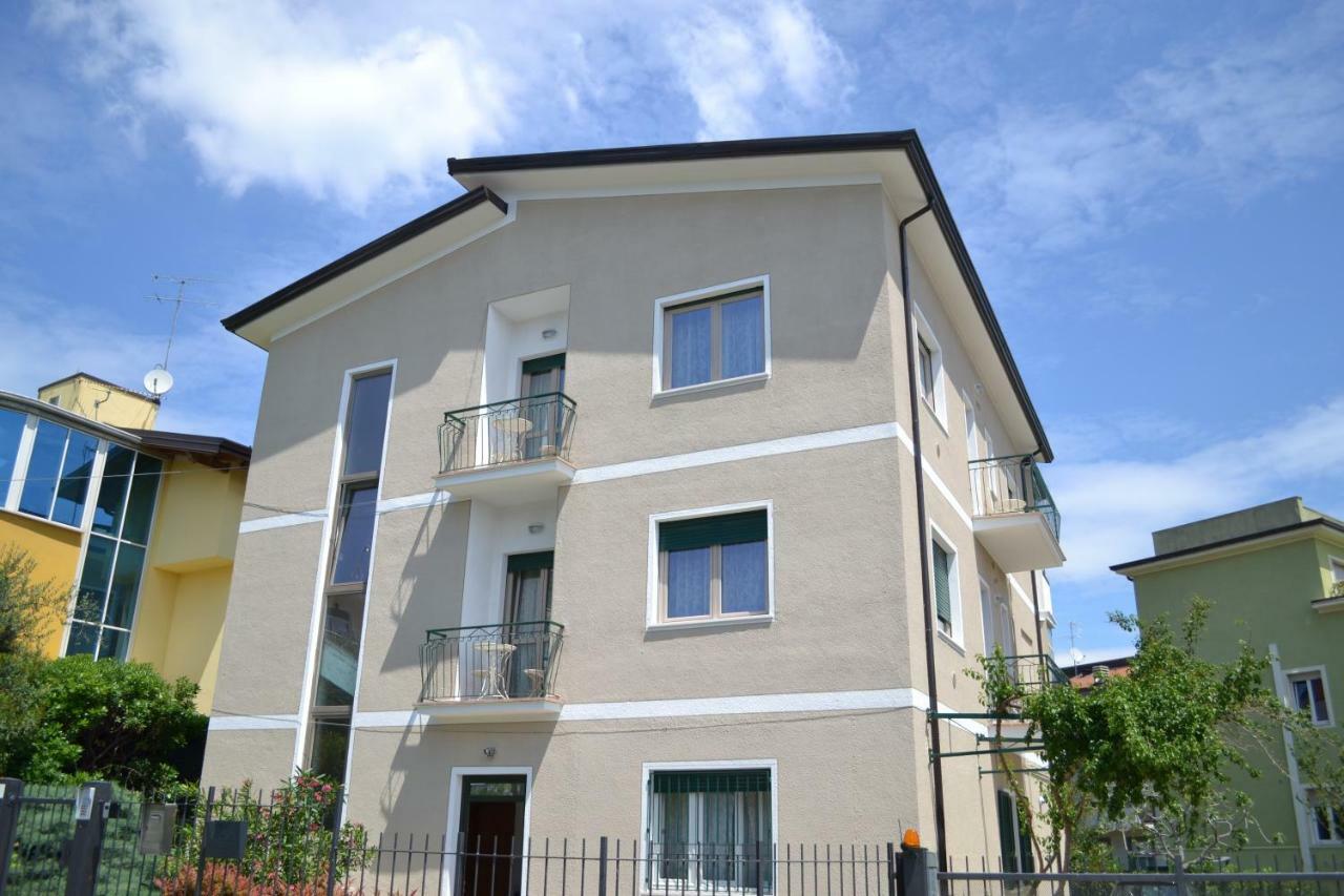 Le Bouganville Apartment Desenzano del Garda Eksteriør billede
